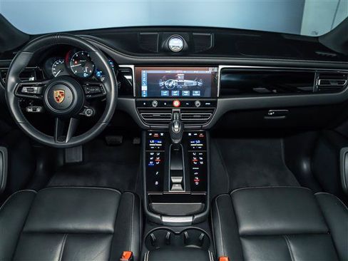 Certified 2026 Porsche Macan AWD/4WD image 19