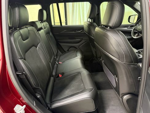 Used 2024 Jeep Grand Cherokee Altitude image 20