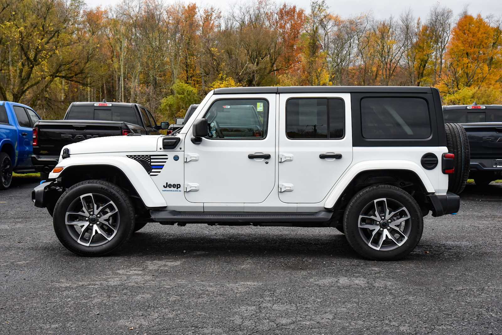Certified 2024 Jeep Wrangler Unlimited w/ Convenience Group AWD/4WD image 6