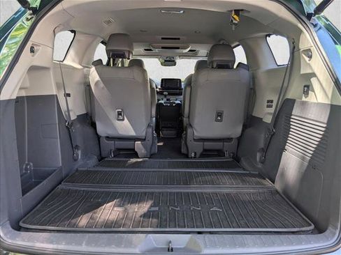 Used 2021 Toyota Sienna Limited FWD image 5