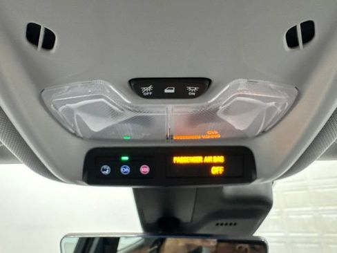 Used 2023 Chevrolet Bolt EUV Premier FWD image 20