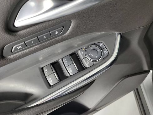 Used 2025 Cadillac XT4 Premium Luxury FWD image 19
