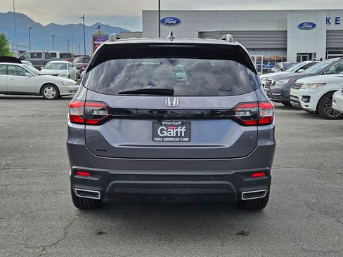 Used 2025 Honda Pilot Black Edition image 13