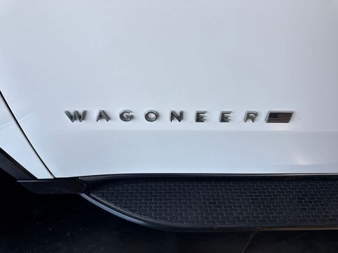 Used 2024 Jeep Wagoneer L Series II w/ Flexible Seating Group AWD/4WD image 10