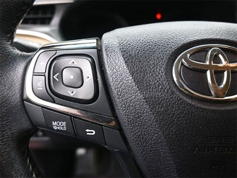 Used 2015 Toyota Avalon XLE image 2