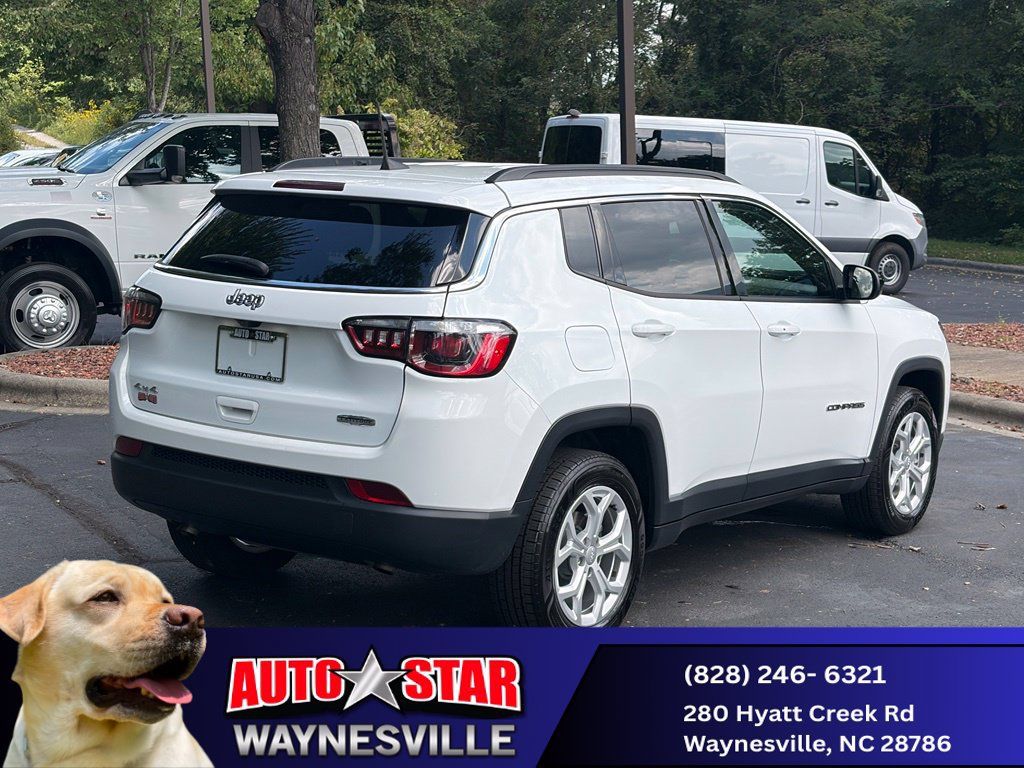 Used 2024 Jeep Compass Latitude w/ Convenience Group AWD/4WD image 4