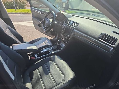 Used 2018 Volkswagen Passat 2.0T SE w/ SE Lighting Package FWD image 15