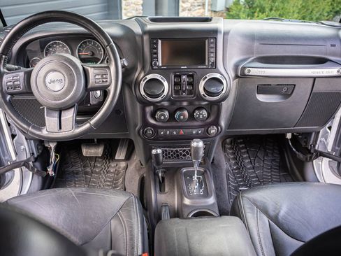 Used 2016 Jeep Wrangler Unlimited Sahara w/ Connectivity Group image 24