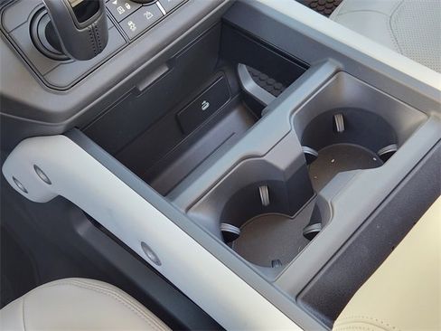 New 2026 Land Rover Defender 110 X-Dynamic SE image 15