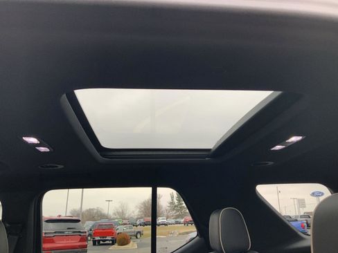 Used 2023 Chevrolet Traverse Premier w/ Redline Edition image 59