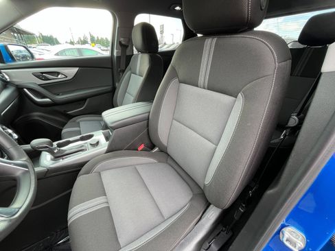 Used 2025 Chevrolet Blazer LT FWD image 32