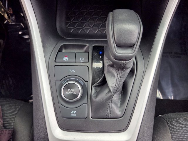 Used 2024 Toyota RAV4 LE AWD/4WD image 23