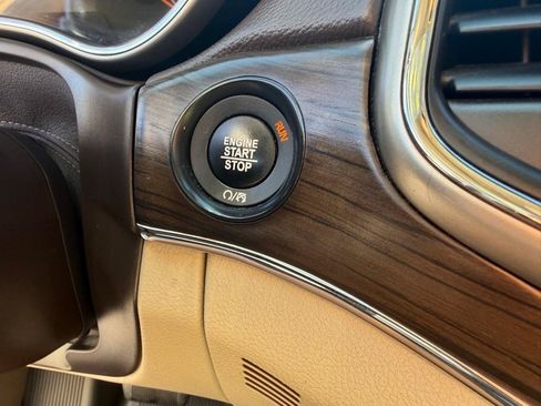 Used 2017 Jeep Grand Cherokee Overland RWD image 46