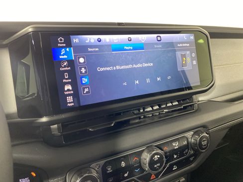 Used 2025 Jeep Wrangler Sahara image 2