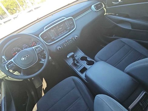 Used 2020 Kia Sorento LX image 22