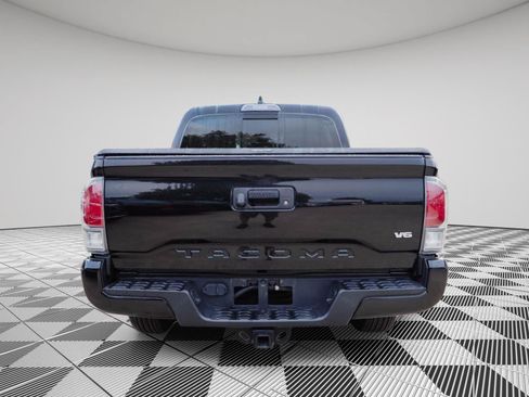 Used 2020 Toyota Tacoma TRD Sport AWD/4WD image 6