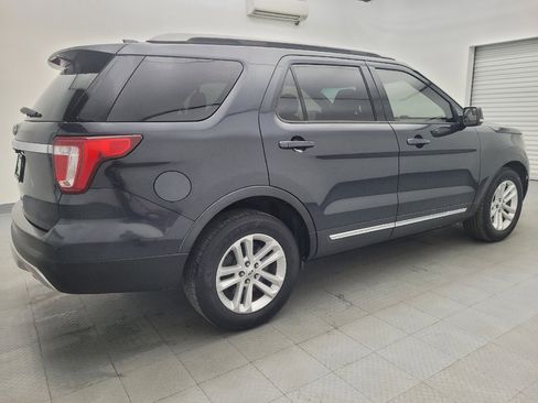 Used 2017 Ford Explorer XLT image 10