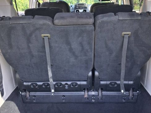 Used 2015 Chrysler Town & Country Touring FWD image 21