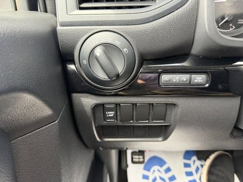Used 2022 Nissan Titan SV RWD image 15