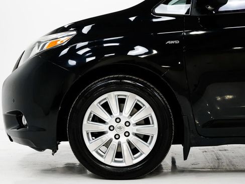 Used 2017 Toyota Sienna Limited Premium w/ Outdoor Package image 32