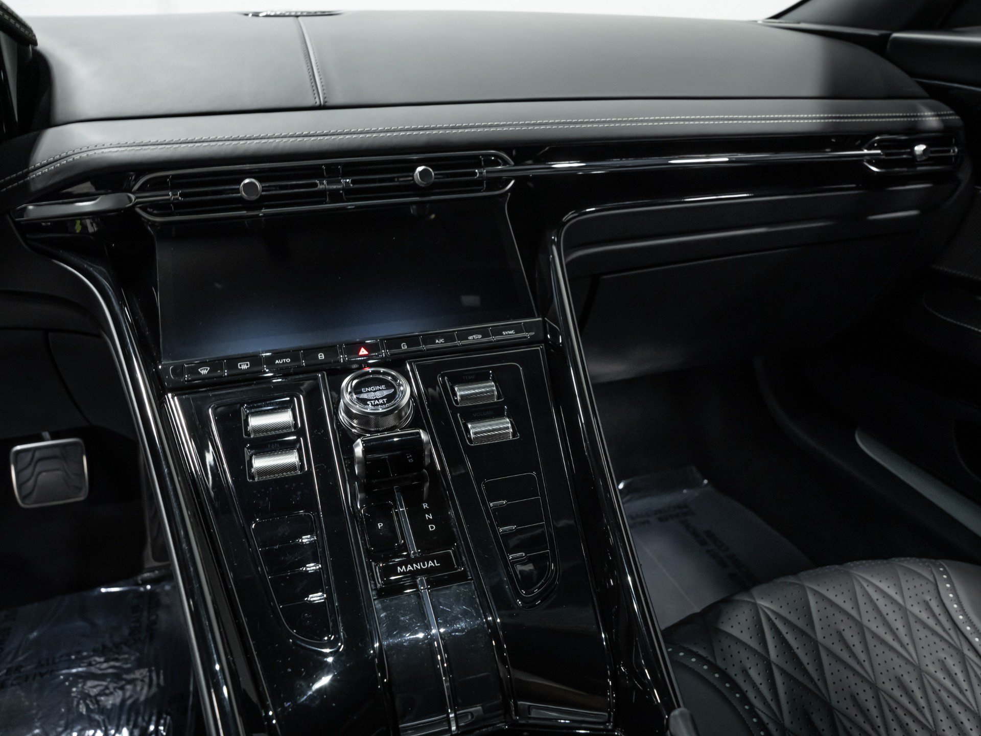 Used 2024 Aston Martin DB12 Coupe RWD image 50