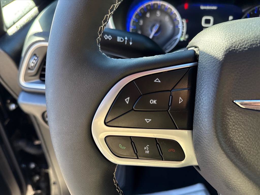Used 2026 Chrysler Pacifica Select FWD image 18
