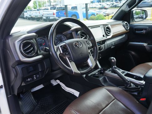 Used 2019 Toyota Tacoma Limited AWD/4WD image 14