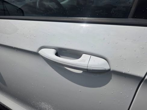 Used 2019 Ford Edge SE FWD image 22