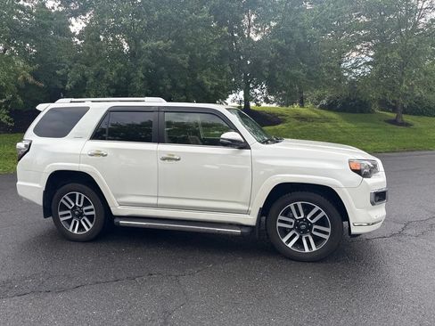 Used 2023 Toyota 4Runner Limited AWD/4WD image 2