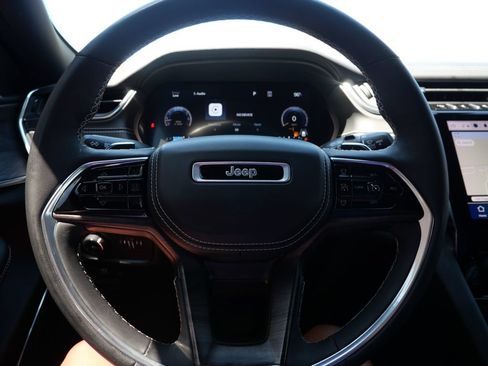 Used 2023 Jeep Grand Cherokee Overland w/ Luxury Tech Group IV AWD/4WD image 26