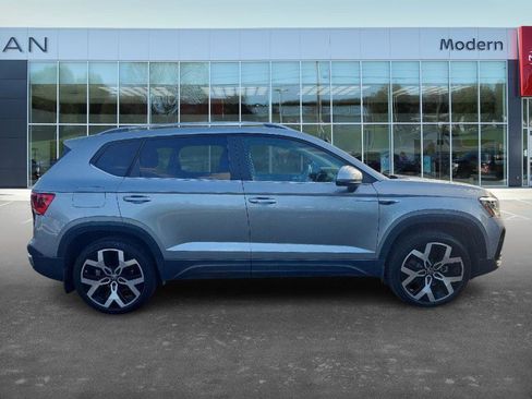 Used 2022 Volkswagen Taos SEL image 3