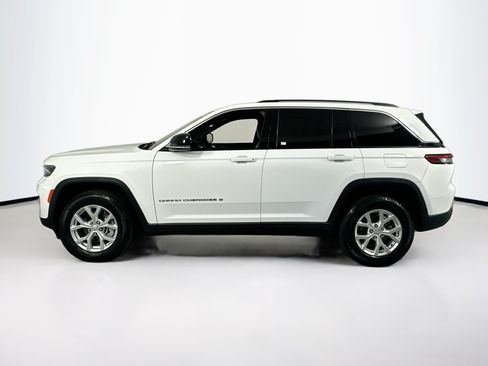 Used 2023 Jeep Grand Cherokee Limited w/ Trailer Tow Prep Group (B) AWD/4WD image 8