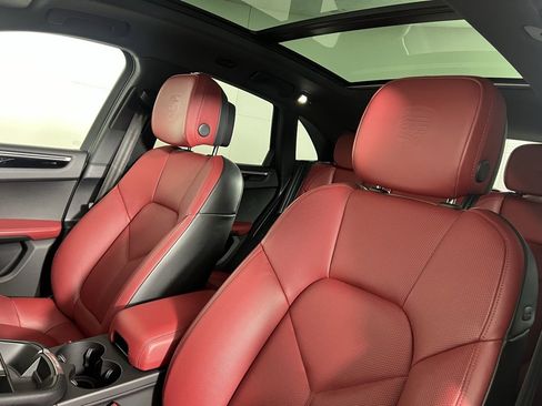 Certified 2023 Porsche Macan S image 5