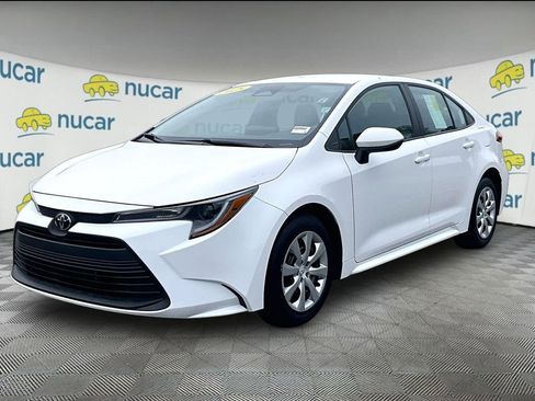 Used 2025 Toyota Corolla LE FWD image 3