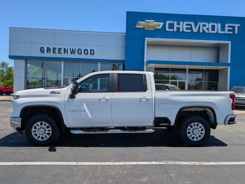 Used 2024 Chevrolet Silverado 3500 LT w/ Convenience Package AWD/4WD image 2