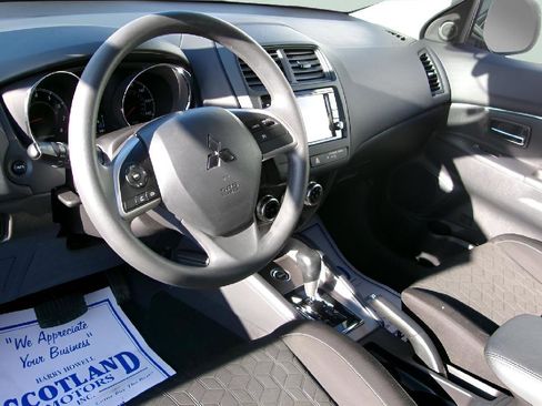 Used 2025 Mitsubishi Outlander Sport ES image 12