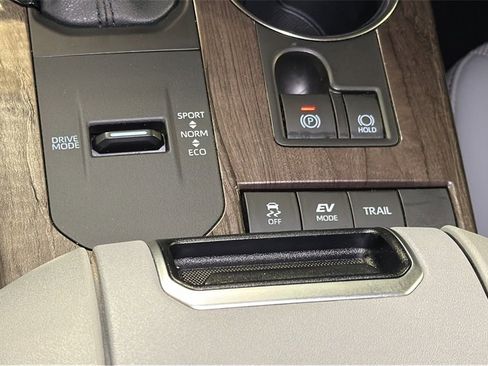 Used 2021 Toyota Highlander Limited image 23