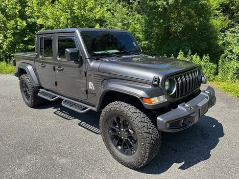 Used 2025 Jeep Gladiator Overland AWD/4WD image 4