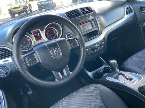 Used 2017 Dodge Journey SE image 19