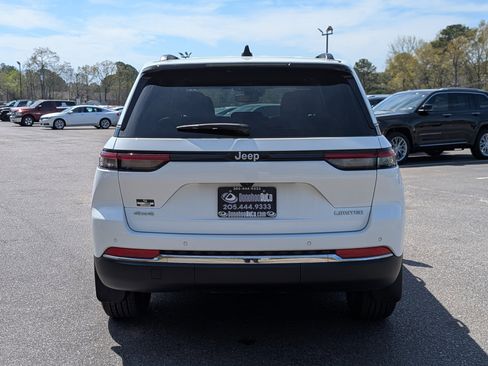 Used 2024 Jeep Grand Cherokee Limited w/ MOPAR Finishing Package image 8