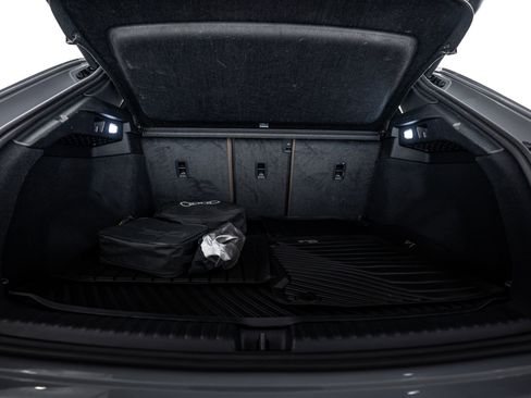 Used 2024 Audi Q4 e-tron Prestige image 17