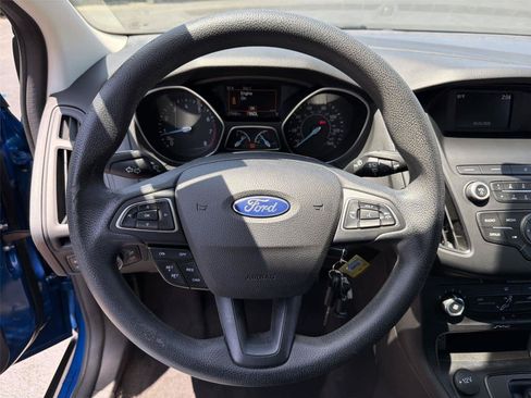 Used 2018 Ford Focus SE w/ SE Appearance Package FWD image 16