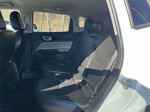 Used 2022 Jeep Compass Limited image 17
