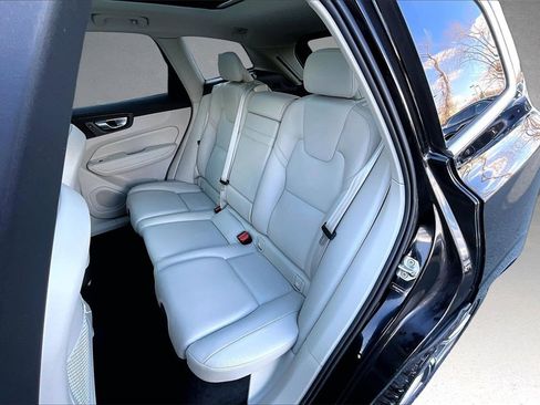 Used 2021 Volvo XC60 T5 Momentum image 21