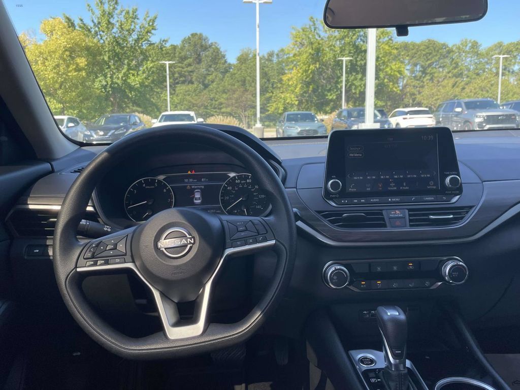 Used 2024 Nissan Altima 2.5 SV FWD image 14