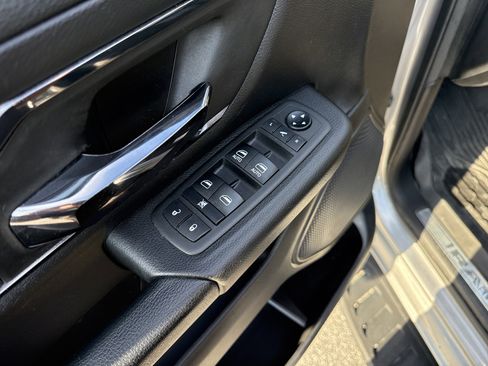 Used 2021 RAM 1500 Big Horn AWD/4WD image 14