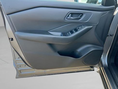 Used 2024 Nissan Rogue S image 15