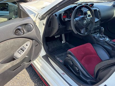 Used 2019 Nissan 370Z NISMO RWD image 11