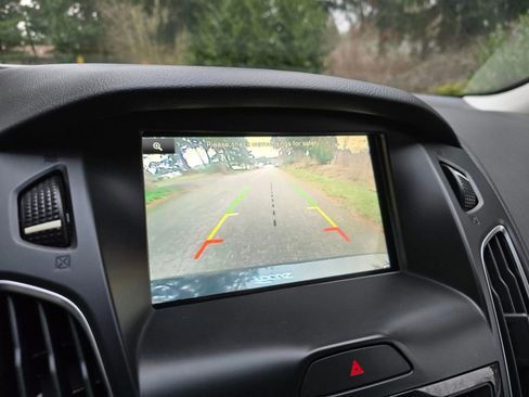 Used 2015 Ford Focus Electric Hatchback 4D w/ Exterior Protection Package image 33