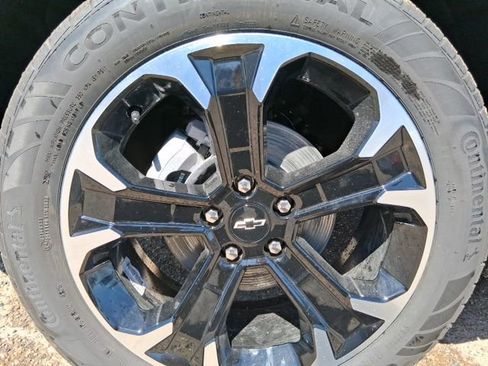 New 2026 Chevrolet Equinox LT w/ LPO, Floor Liner Package FWD image 18